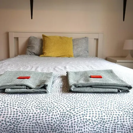 Near Train Station Lejlighed *