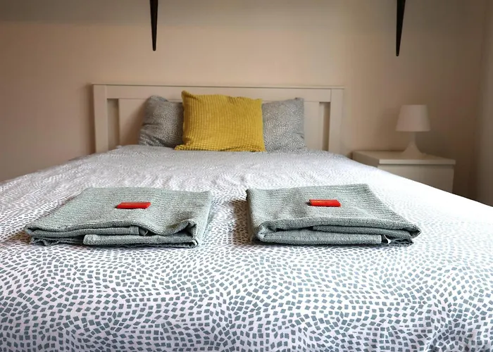 Near Train Station 아파트 *